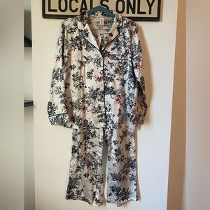 Victoria's Secrets Pajamas Set
